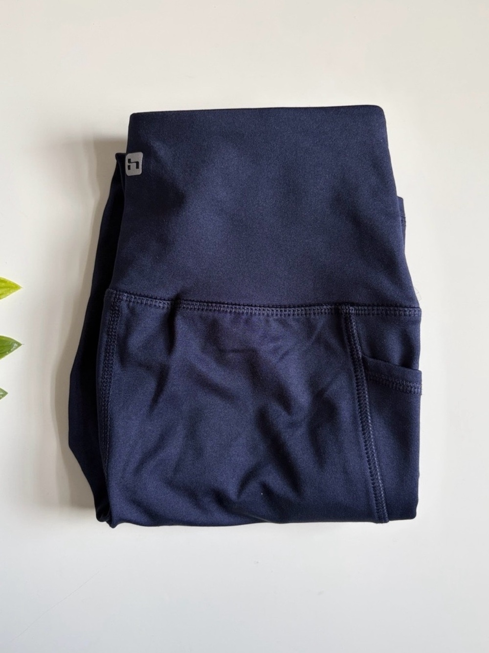 NWT hind women’s dark navy blue leggings